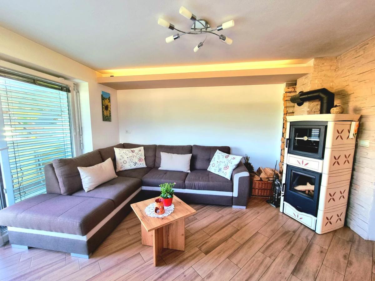 Gartnar Home -Hiska S Pridihom Domacnosti In Pogledom Na Hribe. Radovljica Exteriér fotografie