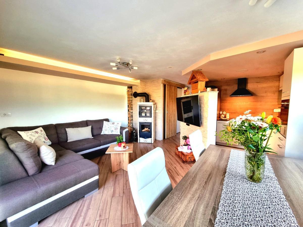 Gartnar Home -Hiska S Pridihom Domacnosti In Pogledom Na Hribe. Radovljica Exteriér fotografie